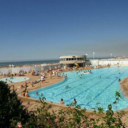 La Reine Des Plages Cls Deauville トルヴィル＝シュル＝メール エクステリア 写真