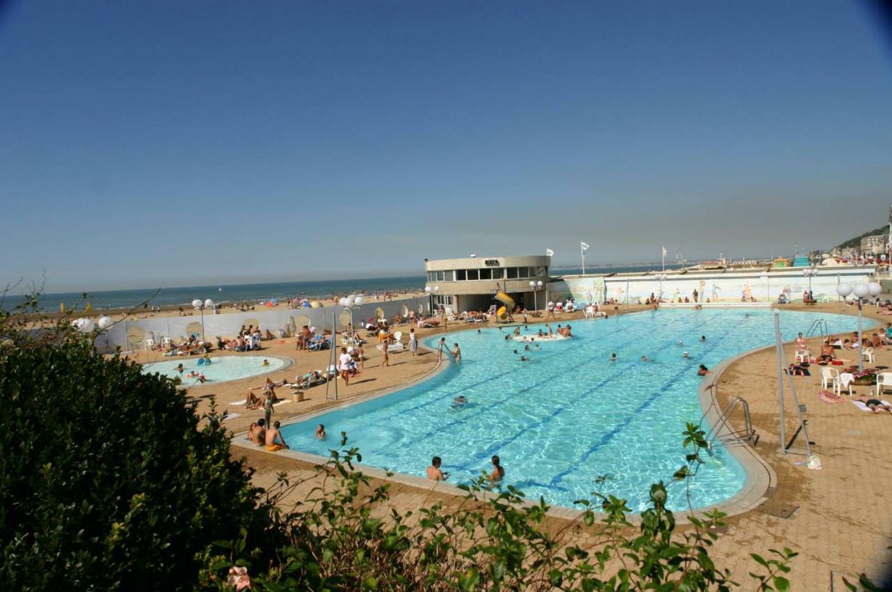 La Reine Des Plages Cls Deauville トルヴィル＝シュル＝メール エクステリア 写真
